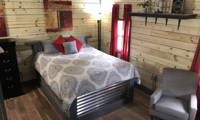 Lakeland House | Relax and Unwind at the B.O.B. House with Ocean Views