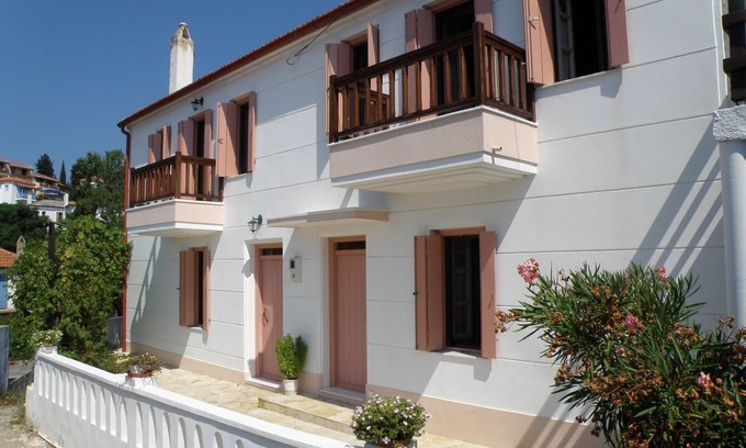 Alonissos House | Unwind at Ikia's Traditional Houses with Oceanfront Views
