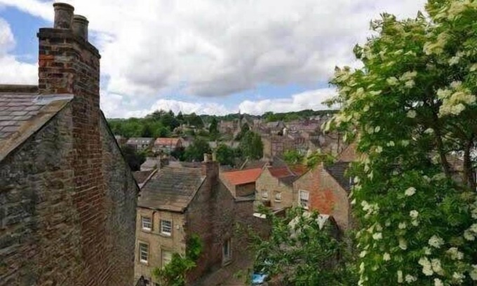 Richmond House | Discover LetAway - The Curtain: A Historic Pet Friendly Cottage