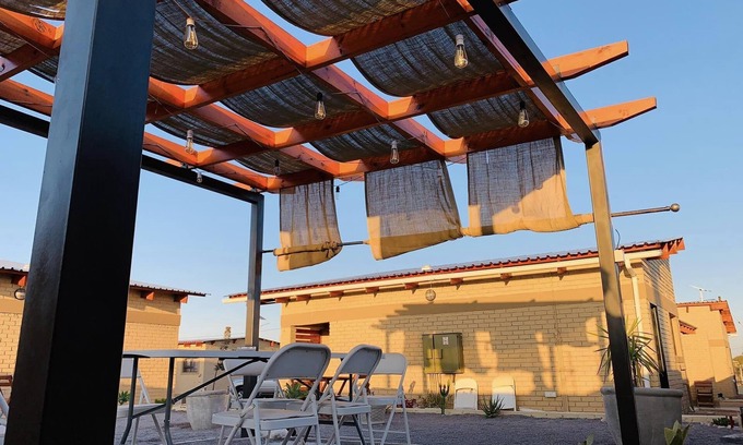 Letlhakeng Bed & Breakfast | Comfortable Letlhakeng Park-Route Apartments with Dining & More