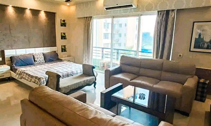 New Town Apartment | Ideal Studio Near Airport for Gatherings and Relaxation