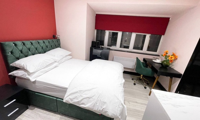 West Harrow Apartment | Cozy Letzi Private En-Suite with Breakfast at Park Drive