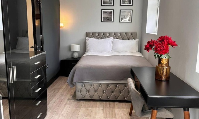Headstone North Apartment | Discover Letzi Private En-Suite at Meyers House