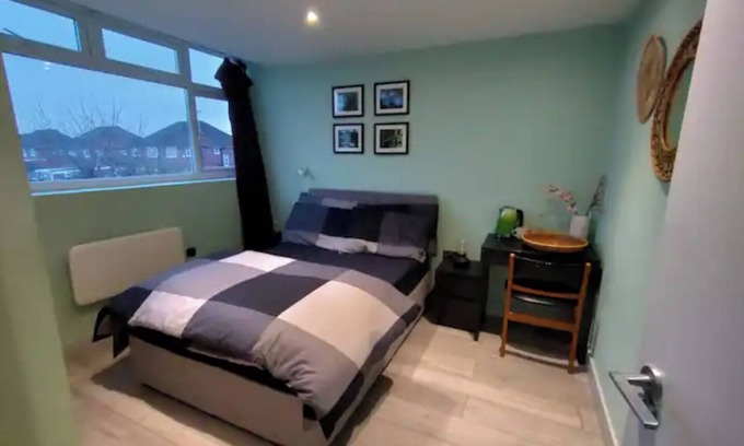Pinkwell Apartment | Cozy Letzi Private En-Suite Near Heathrow Airport T3