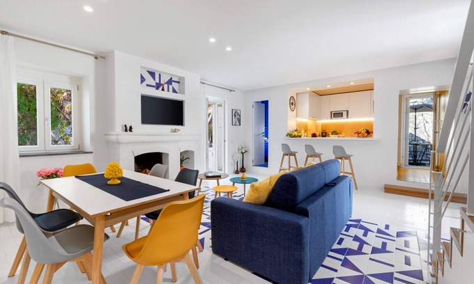 Sorrento City Centre House | Experience Ocean View Bliss at Leucosia - Rated 10/10!