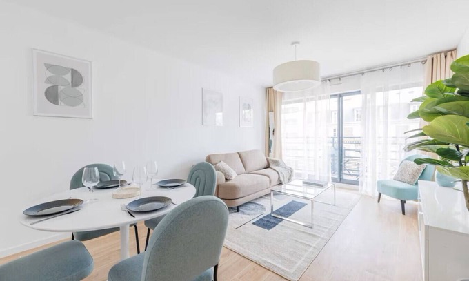 Levallois-Perret Apartment | Levallois - Balcony - 1 bedroom