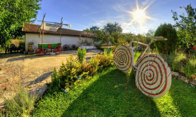 Bulgarevo Villa | Levana Guest House: Family-Friendly Stay with Great Dining
