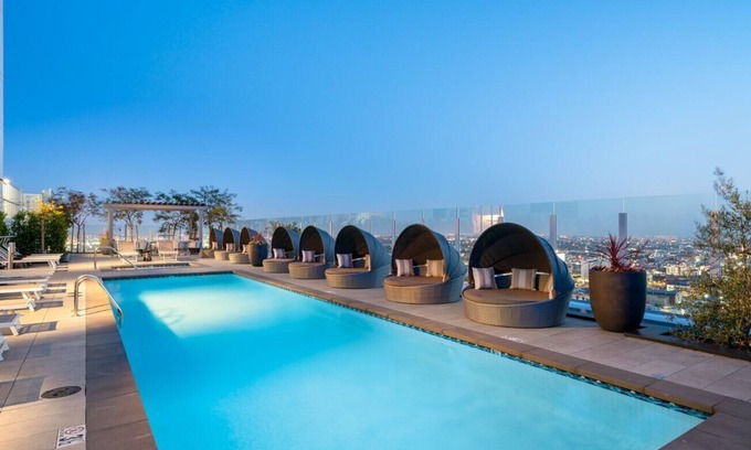 Downtown Los Angeles Hotel | Discover Level - Hope and Flower Sky Suite in DTLA