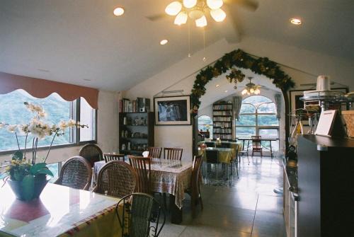 Ruifang Bed & Breakfast | Oceanfront Levite Villa: Family-Friendly Retreat Awaits