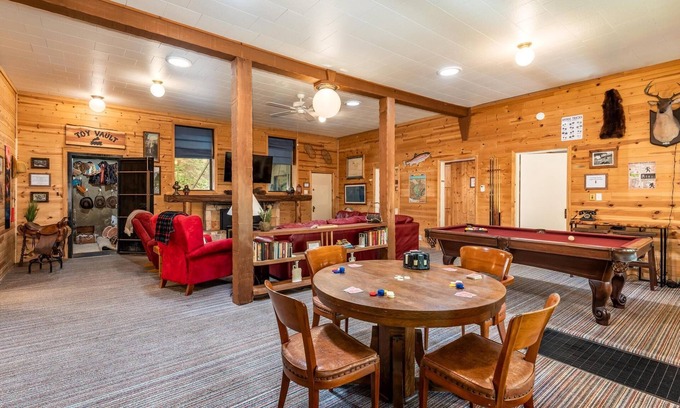Sugar Pine House | Lewis Creek Hideaway: Relaxing Retreat with Hot Tub & Spa