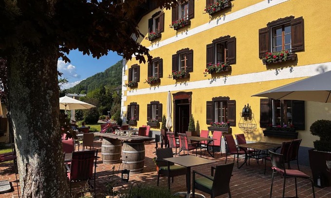 Nussdorf am Attersee Hotel | Experience Lexenhof: Oceanfront Views & Private Beach Access