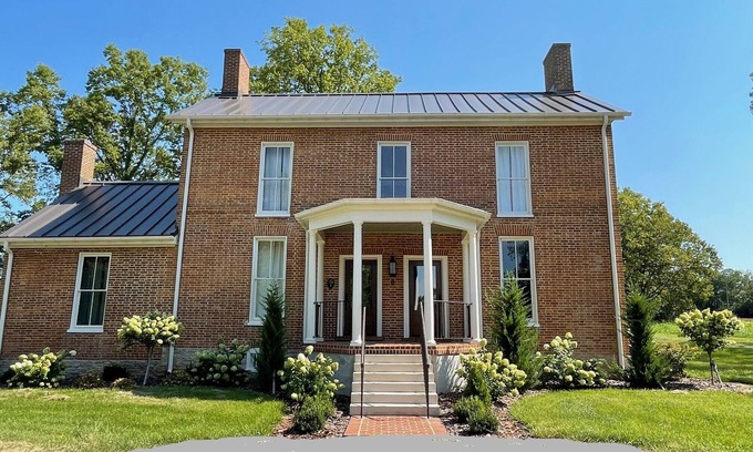Lexington House | Elmcrest Farm Home in Lexington, Kentucky - Family-Friendly Stay