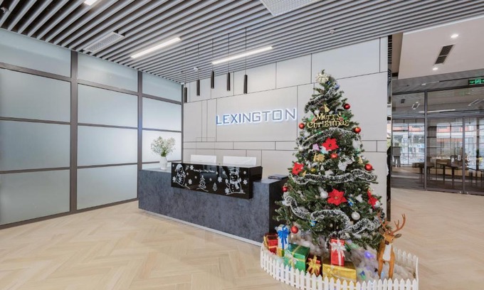 Thuy Khue Apartment | Elegant Lexington Westlake: 4-Star Hotel with Pool & Hot Tub