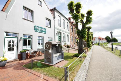 Toenning House | Lexow - Hotel an de Havenkant: Pet-Friendly Retreat