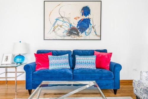 Des Plaines Apartment | Discover a 2-Bedroom Apartment Near Chicago with Ocean View
