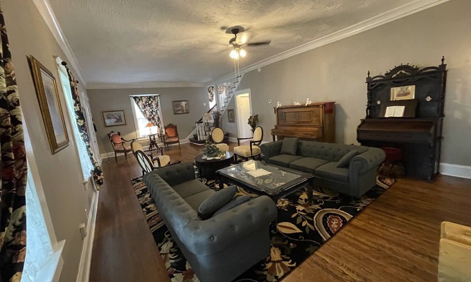 Walnut Street House | Historic Downtown Retreat: Pet Friendly & Family Welcoming