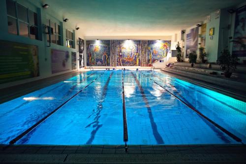 Lviv City Center Hotel | Relax at LH Hotel&SPA: 4-Star Retreat with Pool & Spa