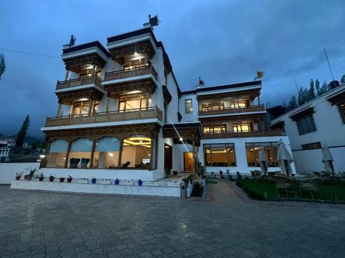 Leh Hotel | Discover Lha-Zes: Pet-Friendly Retreat with High Guest Ratings