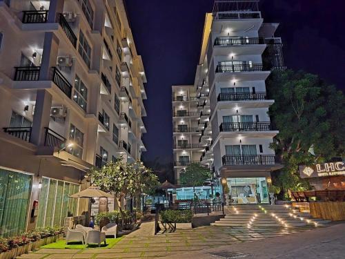 Central Pattaya Hotel | Experience LHC Hotel and Resort: 5-Star Oceanfront Escape
