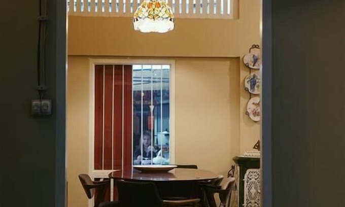 China Town House | Guest Rated Lhong Yaowarat Hostel with Breakfast & Kitchen