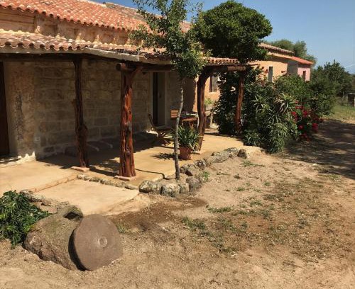 Sa Castangia Bed & Breakfast | Explore Li Casacci: Family-Friendly & Pet Welcoming Hotel
