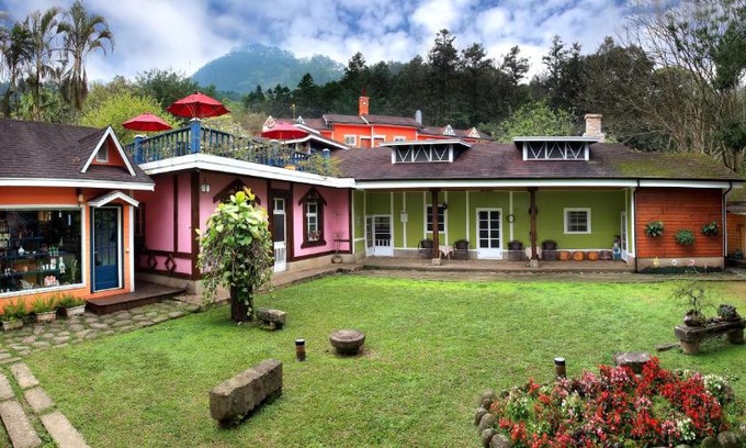 Nanzhuang Bed & Breakfast | Cozy Li Jin Kuan Homestay with Pet-Friendly Amenities