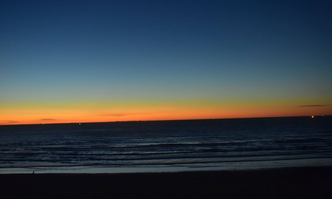 Newport Condo | Relaxing Li'l Macs Beachfront Condo with Ocean View & Spa