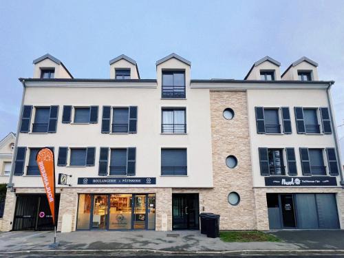 Pontault-Combault Apartment | Guest Rated 8.5: Family & Pet-Friendly at Liberation