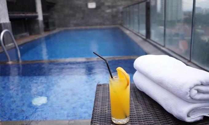 Bangka Hotel | Convenient Liberta Hotel Kemang with Pool and Breakfast