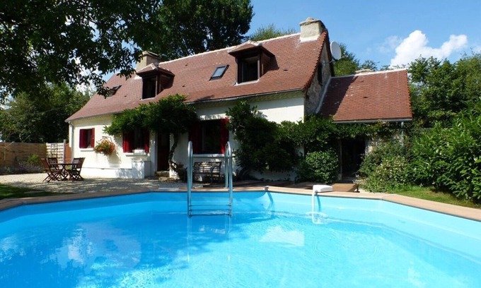 Jumilhac-le-Grand Cottage | Pet-Friendly Liberte Cottage with Private Garden & Pool