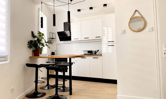 Thiers Apartment | Liberté: Ideal 2-Room Apartment with Ocean View Amenities