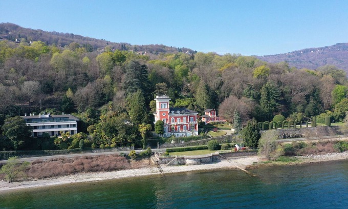 Stresa Apartment | Cozy Liberty Apartment with Beach and Lake Views