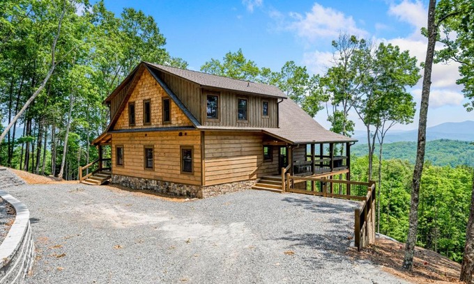 Aska House | Experience Liberty Call: Family-Friendly with Hot Tub Access