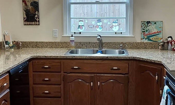 Whitleyville Cottage | Serene Liberty Cottage: Child-Friendly with Top Ratings