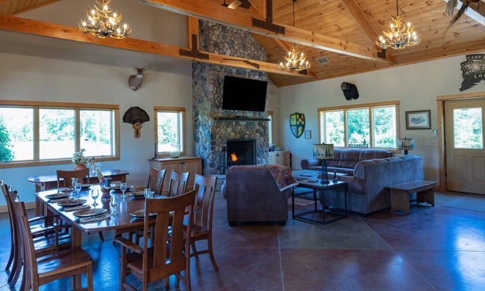 Palmyra Cabin | Discover Liberty Lodge: Nature Retreat with Spa & Pet-Friendly