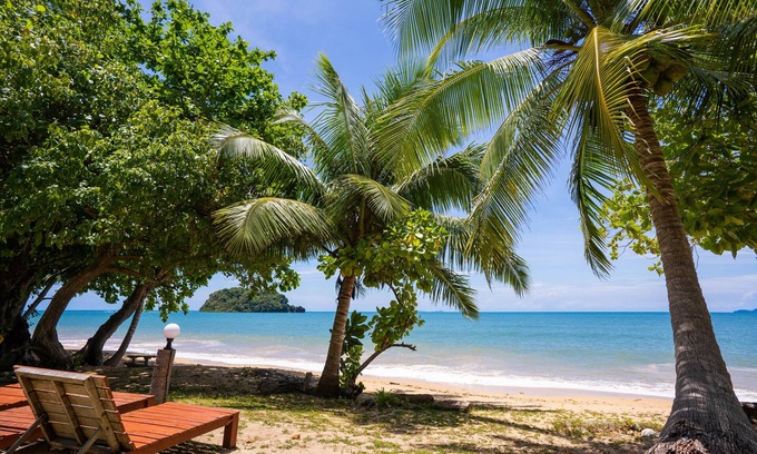 Ko Libong Hotel | Relax at Libong Beach Resort with Spa and Family Amenities