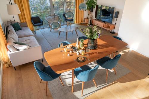 Starnberg House | LIBORIA: Stylish Retreat with Sauna and Oceanfront Spa