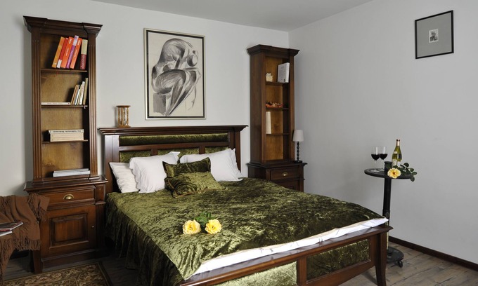 Miercurea Sibiului House | Cozy Library Room for Your Precious Moments Away