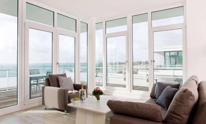 Pelzerhaken Apartment | Bright Oceanfront Penthouse with Pool & Spa Amenities