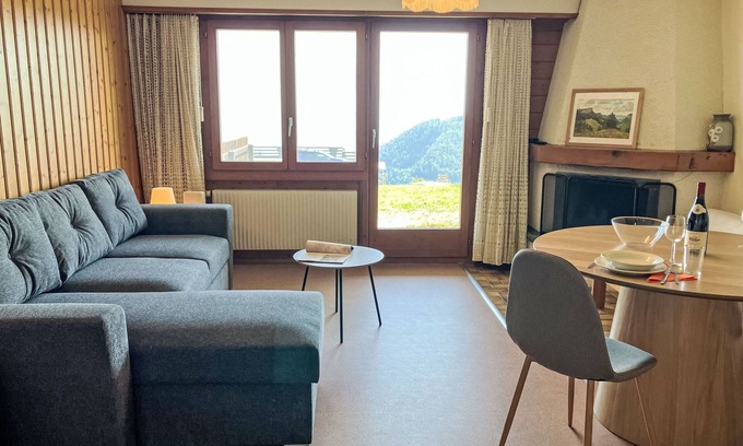 Sainte-Croix Apartment | Lake View Getaway at Licorne by Interhome - Spa & Breakfast