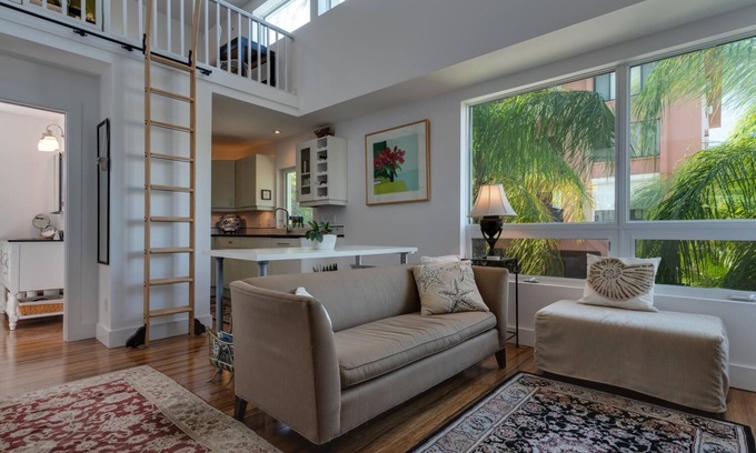 Sarasota House | Cozy Lido Beach Retreat: Steps from the Ocean & Pool
