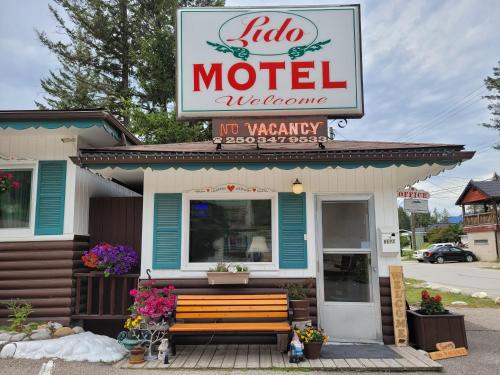 East Kootenay Hotel | Welcoming Lido Motel: Pet Friendly & Highly Rated Stay