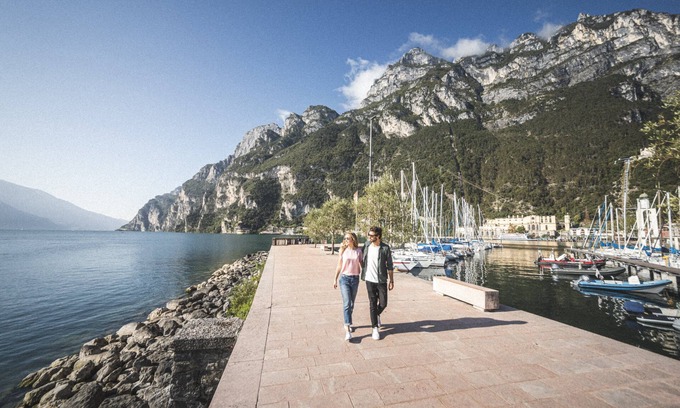 Riva del Garda Hotel | Indulge at Lido Palace - A 5-Star Guest Favorite!