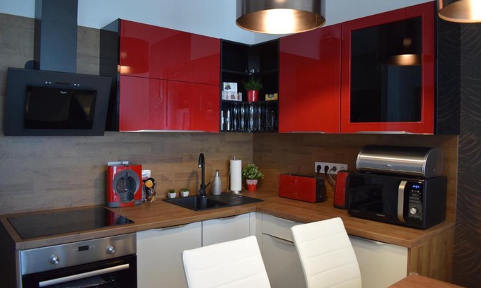 Balatonlelle Apartment | Top-Rated Lido Riviéra: Family-Friendly Retreat with Views