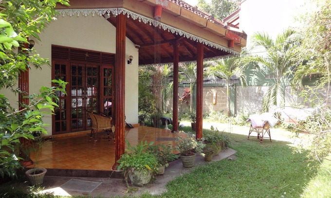 Negombo House | Convenient Stay at Lidwins Inn, Close to the Airport