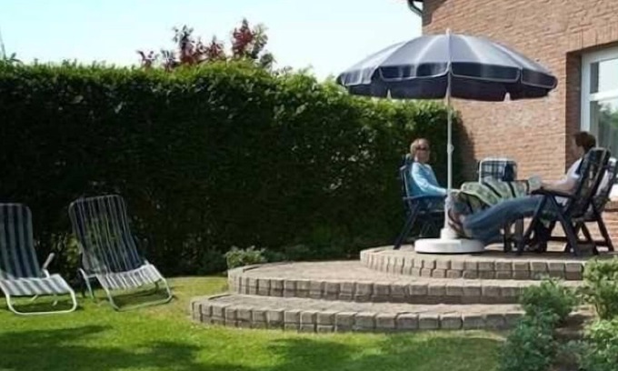 Wulfen Apartment | Cozy Lieselotte Strandklamotte with Ocean Views & Breakfast