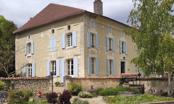 Montboyer House | Ideal Destination for Family Gatherings and Celebrations
