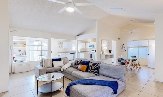Tempe House | Enjoy Life in the Sun: Pet and Child Friendly Retreat