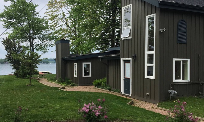 Hamburg Township House | Experience Portage Lake: Fireworks and Scenic Views Await