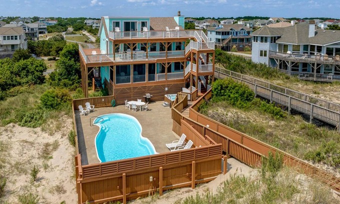 Whalehead Beach House | Unwind at Life is Good: Oceanfront Bliss with Private Pool